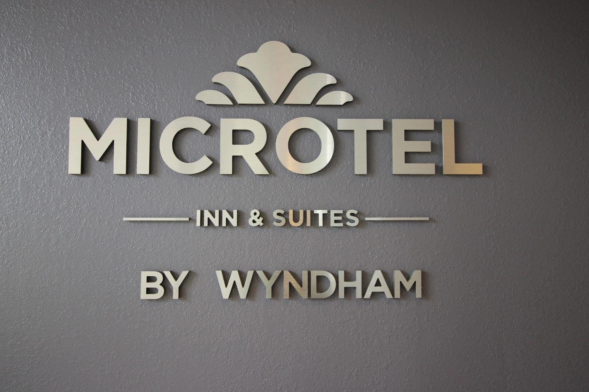 Microtel By Wyndham ויקטור מראה חיצוני תמונה